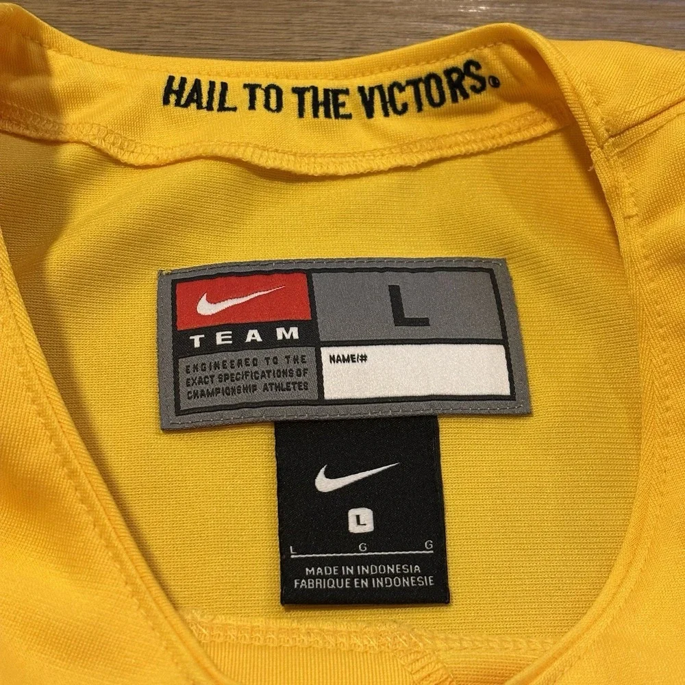 Nike Michigan Wolverines Hockey Jersey Youth Large Yellow Maize Big Ten Swoosh